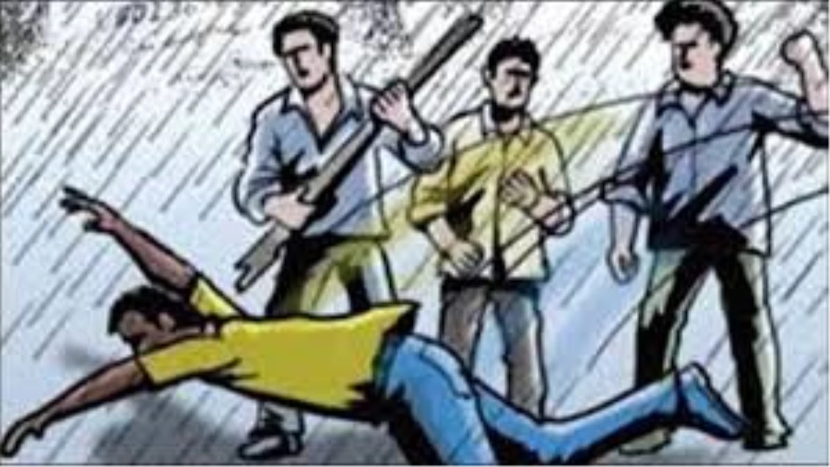 करवाचौथ पर प्रमिका का व्रत खुलवाने पहुंचा था प्रेमी, गांव वालों ने पकड़कर कर दी धुनाई करवाचौथ पर प्रमिका का व्रत खुलवाने पहुंचा था प्रेमी, गांव वालों ने पकड़कर कर दी धुनाई