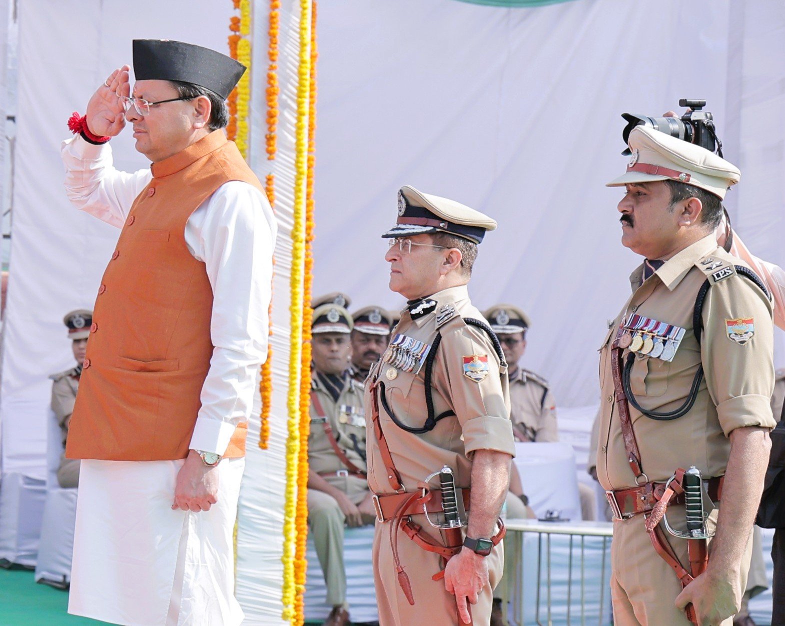 उत्तराखण्ड पुलिस शहीद स्मृति दिवस पर शहीदों को श्रद्धांजलि, मुख्यमंत्री ने की कई घोषणाएं !