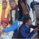 पोलियो से ग्रसित होने के बाद भी नहीं मानी हार, प्लास्टिक के डब्बों को पैर बनाकर अपनी कला का मनवाया लोहा