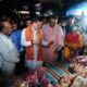 दिवाली पर सीएम ने स्थानीय दुकानों से की खरीददारी, कहा- स्थानीय कारीगरों को बढ़ावा देना ही सच्ची दीवाली