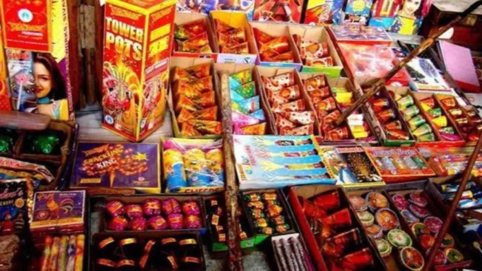 देहरादून में खुले में पटाखे बिकेंगे या नहीं, आ गई गाइडलाइन, जानें यहां