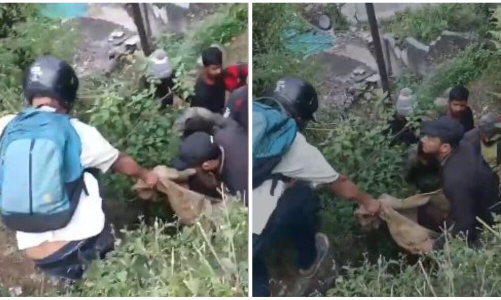 पिथौरागढ़ में खाई में गिरा व्यक्ति, पुलिस ने स्थानीय लोगों की मदद से सकुशल किया रेस्क्यू