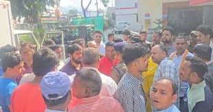 कालाढूंगी में पकड़े गए गौमांस से भरे दो पिकअप, हिंदूवादी संगठनों ने किया हंगामा