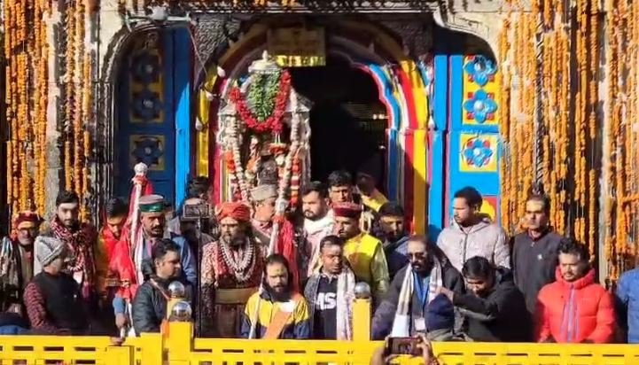 शीतकाल के लिए बंद हुए केदारनाथ धाम के कपाट, सीएम धामी रहे मौजूद