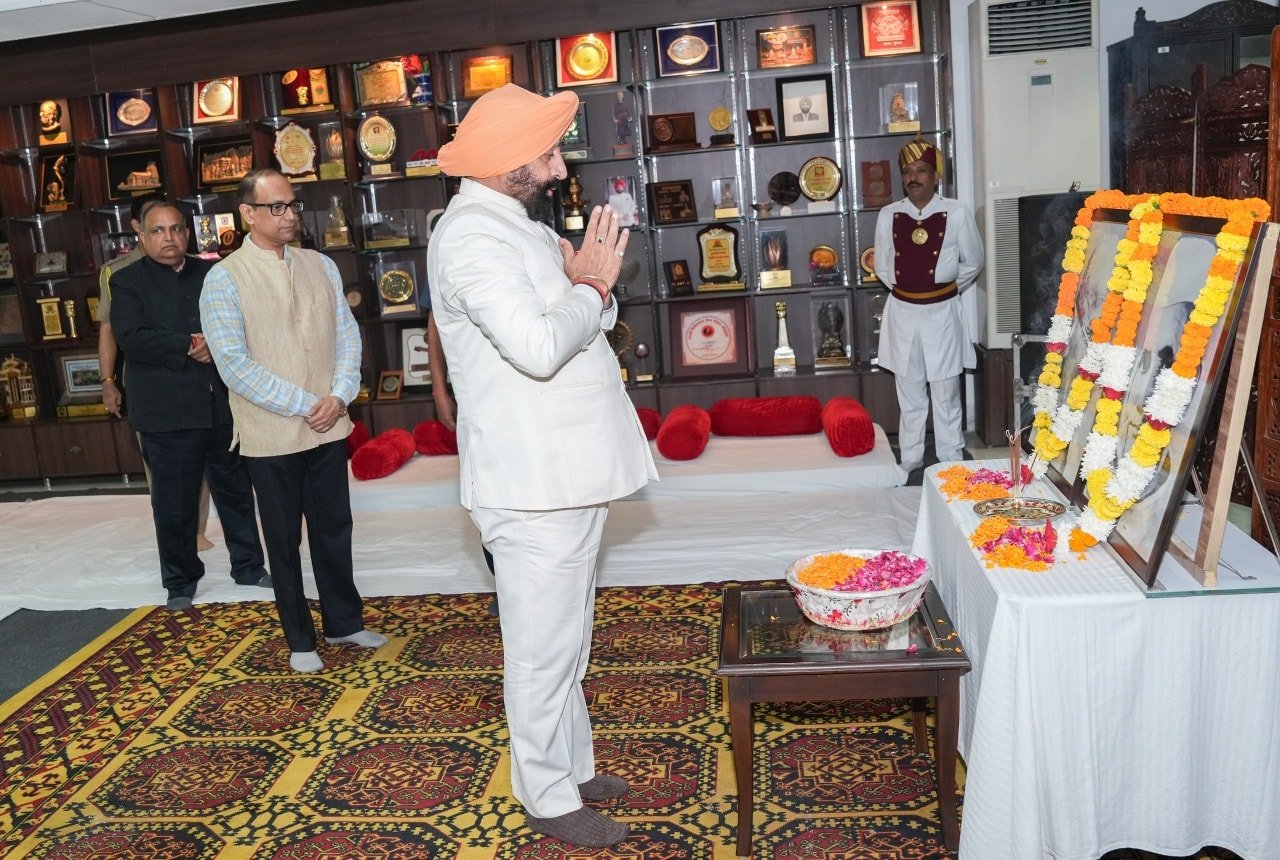राज्यपाल गुरमीत सिंह ने दी गांधी व शास्त्री को श्रद्धांजलि, सत्य-अहिंसा के मार्ग पर चलने का आह्वान