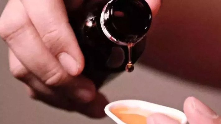 उत्तराखंड में इस कफ सिरप पर लगाया गया बैन, कहीं आप भी तो नहीं कर रहे इस्तेमाल