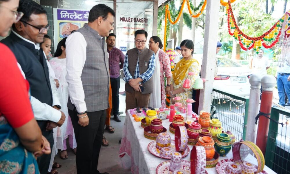 दीपावली से पहले बच्चों और महिलाओं ने पेश की हुनर की मिसाल – मुख्य सचिव भी बोले ‘वाह!