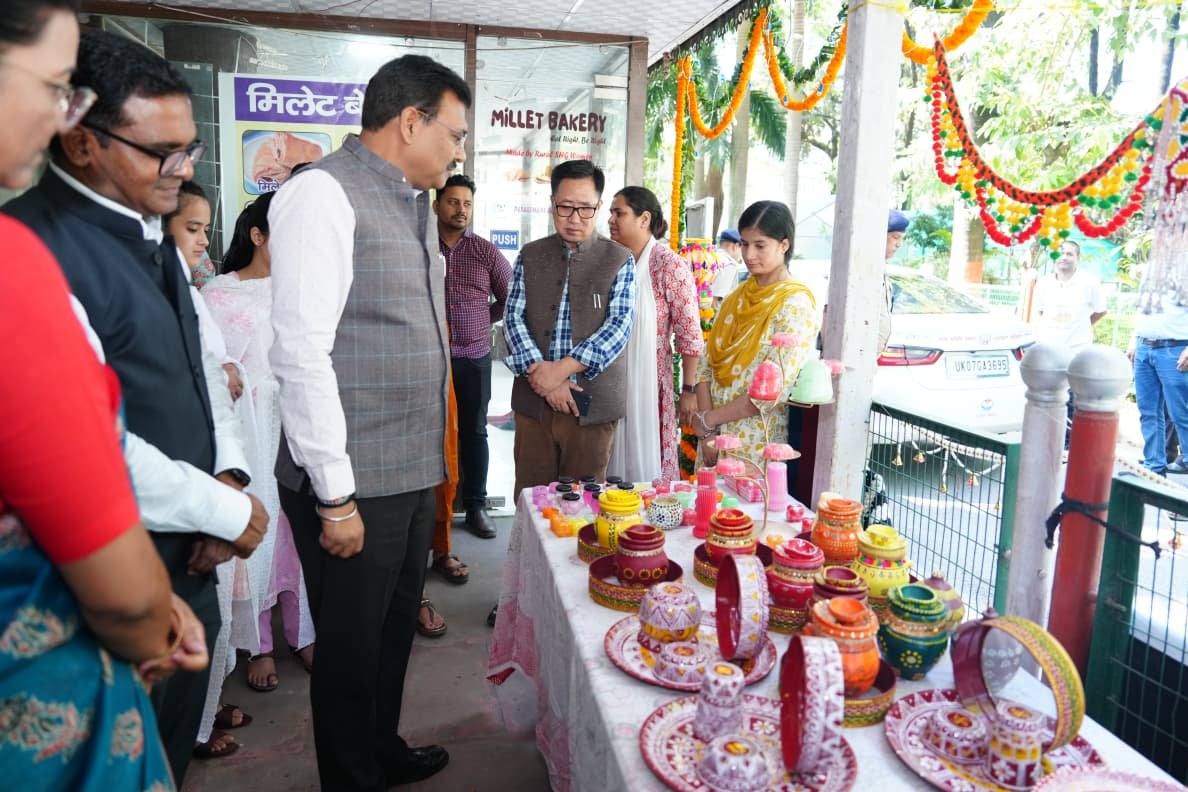 दीपावली से पहले बच्चों और महिलाओं ने पेश की हुनर की मिसाल – मुख्य सचिव भी बोले ‘वाह!