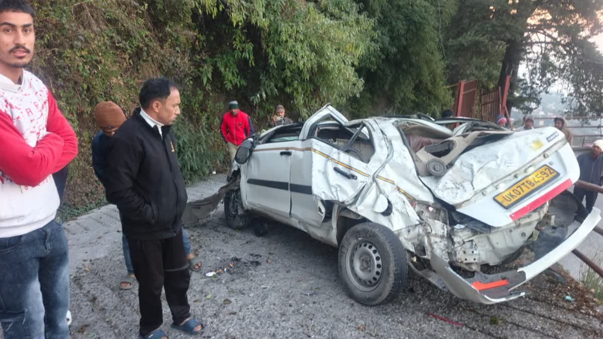 मसूरी में बड़ा सड़क हादसा, बेकाबू कार फिसल कर 300 मीटर नीचे गिरी
