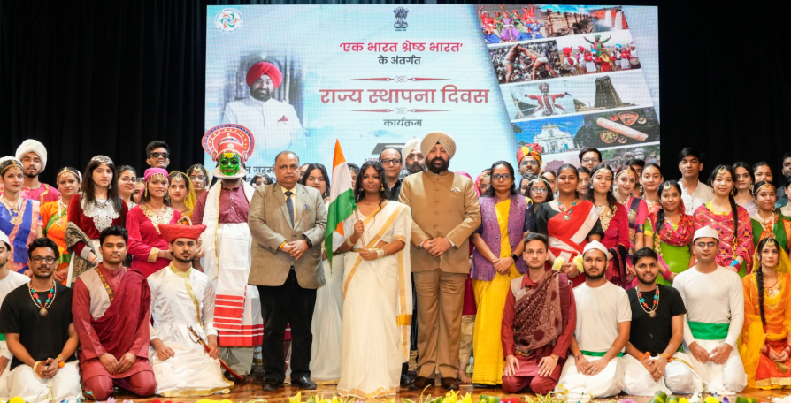 राजभवन में विभिन्न राज्यों के मनाया गया स्थापना दिवस, राज्यपाल गुरमीत सिंह ने सभी को दी बधाई