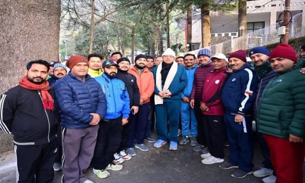 सीएम धामी नैनीताल में मॉर्निंग वॉक पर निकले, लोगों से बात कर योजनाओं का फीडबैक लिया