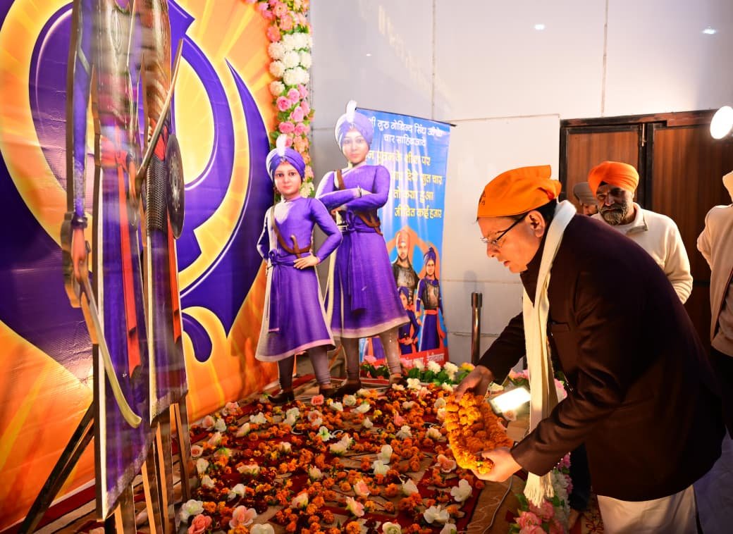 नैनीताल में गुरुद्वारा पहुंचे सीएम धामी, चारों साहिबजादों की शहादत को किया नमन