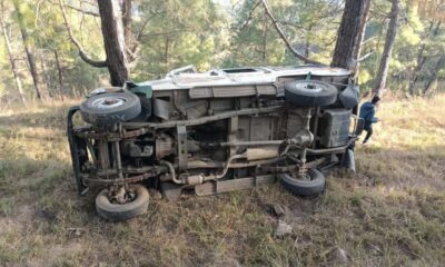 द्वाराहाट में खाई में गिरा मैक्स वाहन, चालक की मौके पर ही मौत