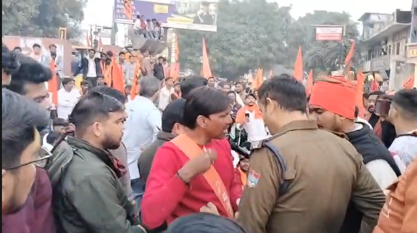 हरिद्वार में शौर्य दिवस की शोभायात्रा पर पथराव, तनावपूर्ण माहौल में हाई अलर्ट पर पुलिस