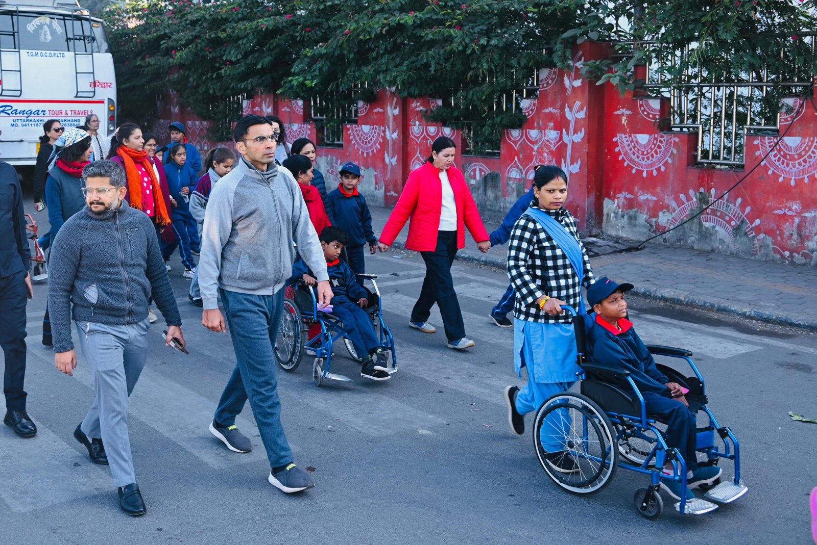 डीएम संग अर्ली मॉर्निंग वॉक बढा गई बौद्धिक दिव्यांगजन का हौसला