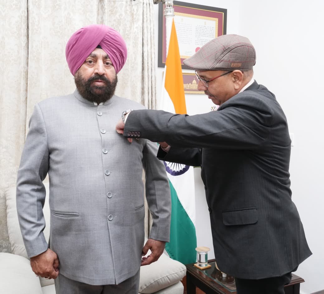 राज्यपाल गुरमीत सिंह ने दी सशस्त्र सेना झंडा दिवस की शुभकामनाएं, फ्लैग भी लगाया