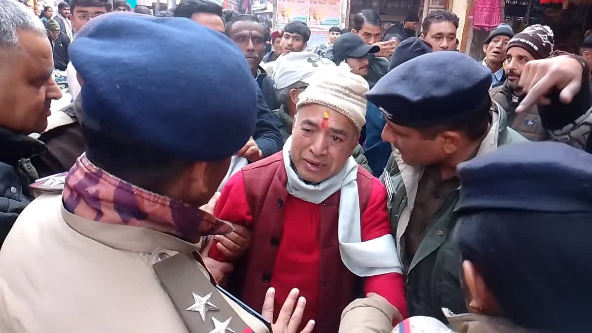 उत्तरकाशी में कूड़ा निस्तारण को लेकर प्रदर्शन हुआ तेज़, जल समाधि के फैसले से प्रशासन की बड़ी मुश्किलें