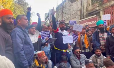 दून ऑटो रिक्शा यूनियन का सीएम आवास कूच, प्रदर्शन कारियों ने जमकर नारेबाजी और विरोध किया