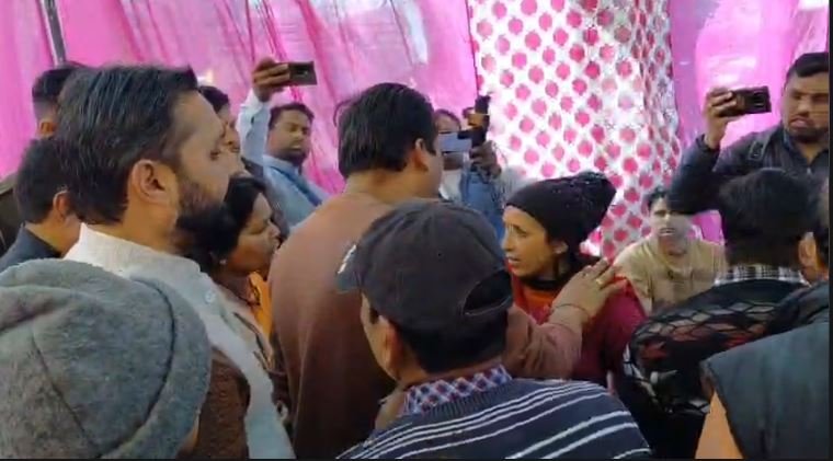 जनसुनवाई बनी सियासी अखाड़ा, निगम शिविर में जलभराव पर हंगामा