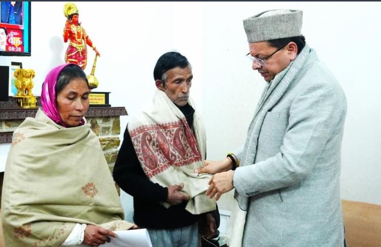 मुख्यमंत्री धामी ने की अंकिता भंडारी के माता-पिता से मुलाकात, बेटी को निष्पक्ष न्याय दिलाने का भरोसा दिया