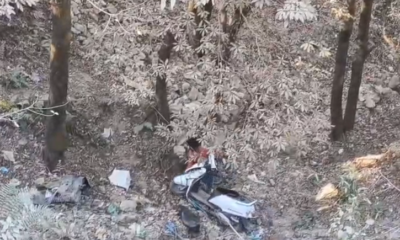 जॉर्ज एवरेस्ट रोड पर स्कूटी गहरी खाई में गिरी, दो घायल