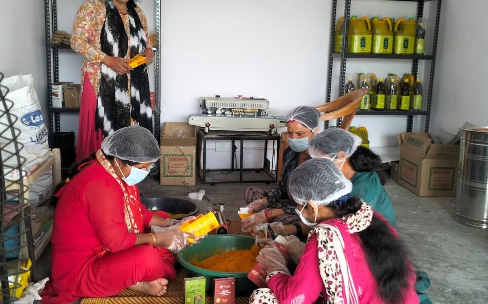 डोईवाला में रीप परियोजना की सफलताः मसाला यूनिट से महिलाओं को मिली बाजार में नई पहचान