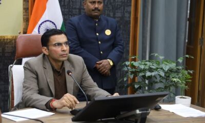 ग्रीन बिल्डिंग की सुस्त रफ्तार पर भड़के डीएम सविन, अधिकारियों को लगाई फटकार