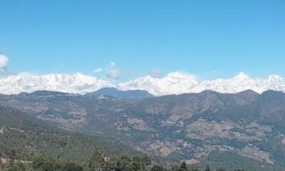 पिथौरागढ़ में बर्फबारी के बाद चांदी सी चमकी चोटियां, सैलानी कर रहे खूबसूरत नजारों का दीदार