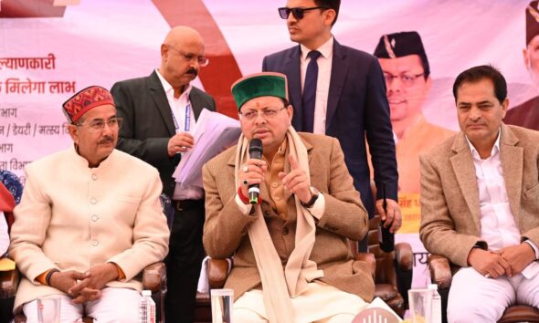 उत्तरकाशी के चिन्यालीसौड़ में जनता के बीच पहुंचे मुख्यमंत्री, ग्रामीणों की सुनी समस्याओं