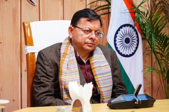 सीएम धामी ने शासकीय आवास पर सुना PM मोदी का मन की बात कार्यक्रम, जनप्रतिनिधि और संस्कृति स्कूल के बच्चे रहे मौजूद