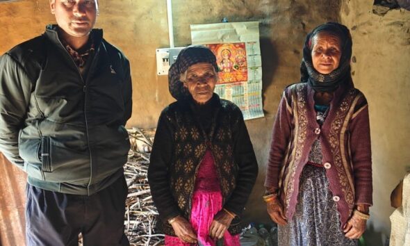 25 सालों बाद घर पहुंची बिजली, प्रशासन की पहल से बदली तस्वीर