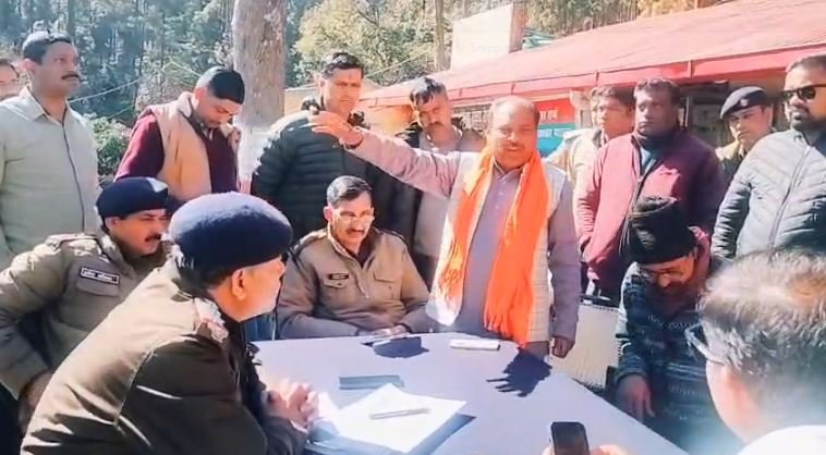 नाबालिग लड़की के गर्भवती होने से सनसनी, हिन्दूवादी संगठनों ने कोतवाली का किया घेराव