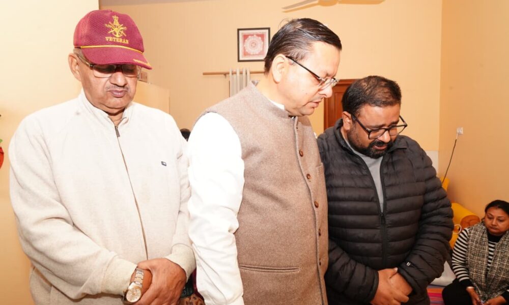 पत्रकार अनुपम त्रिवेदी की माँ का निधन, CM धामी ने परिजनों से भेंट कर व्यक्त की संवेदनाएं