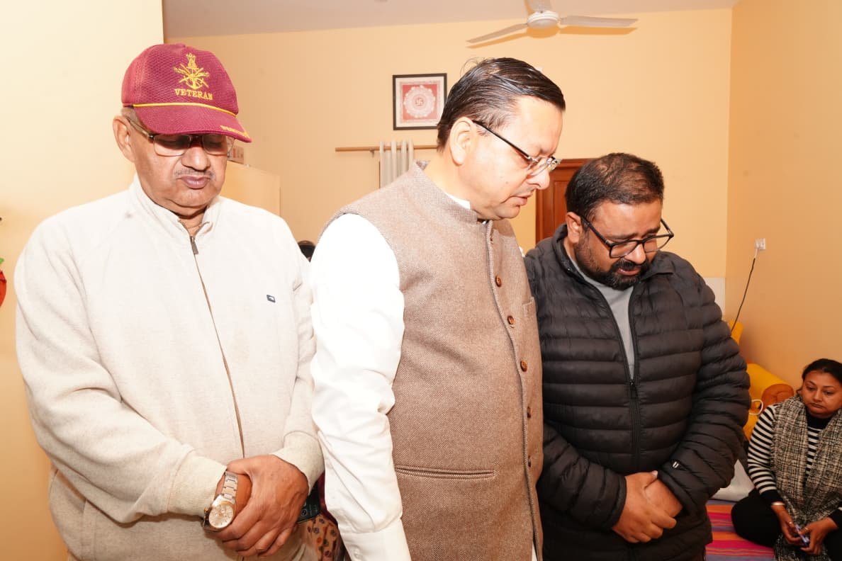 पत्रकार अनुपम त्रिवेदी की माँ का निधन, CM धामी ने परिजनों से भेंट कर व्यक्त की संवेदनाएं