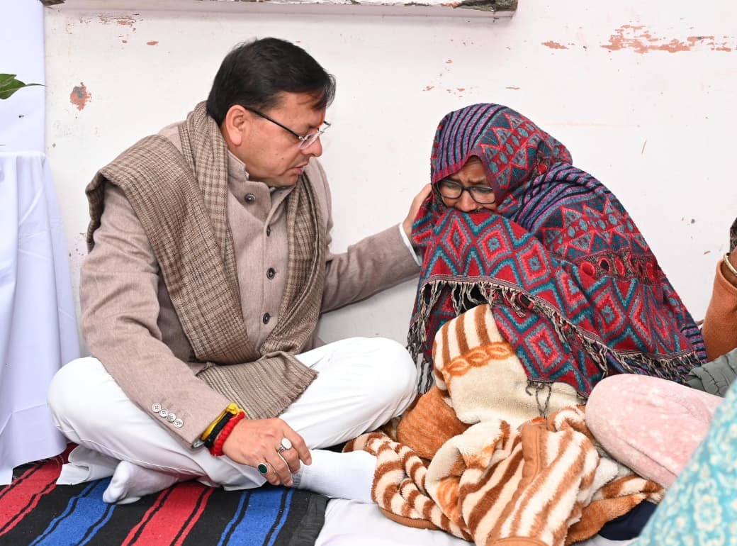 जनसुनवाई के बाद शोक संतृप्त परिवारों से की मुलाकात