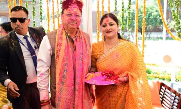 सीएम धामी के ‘द्वार’ पर फाग के रंग, होली मिलन में उमड़ा जनसैलाब