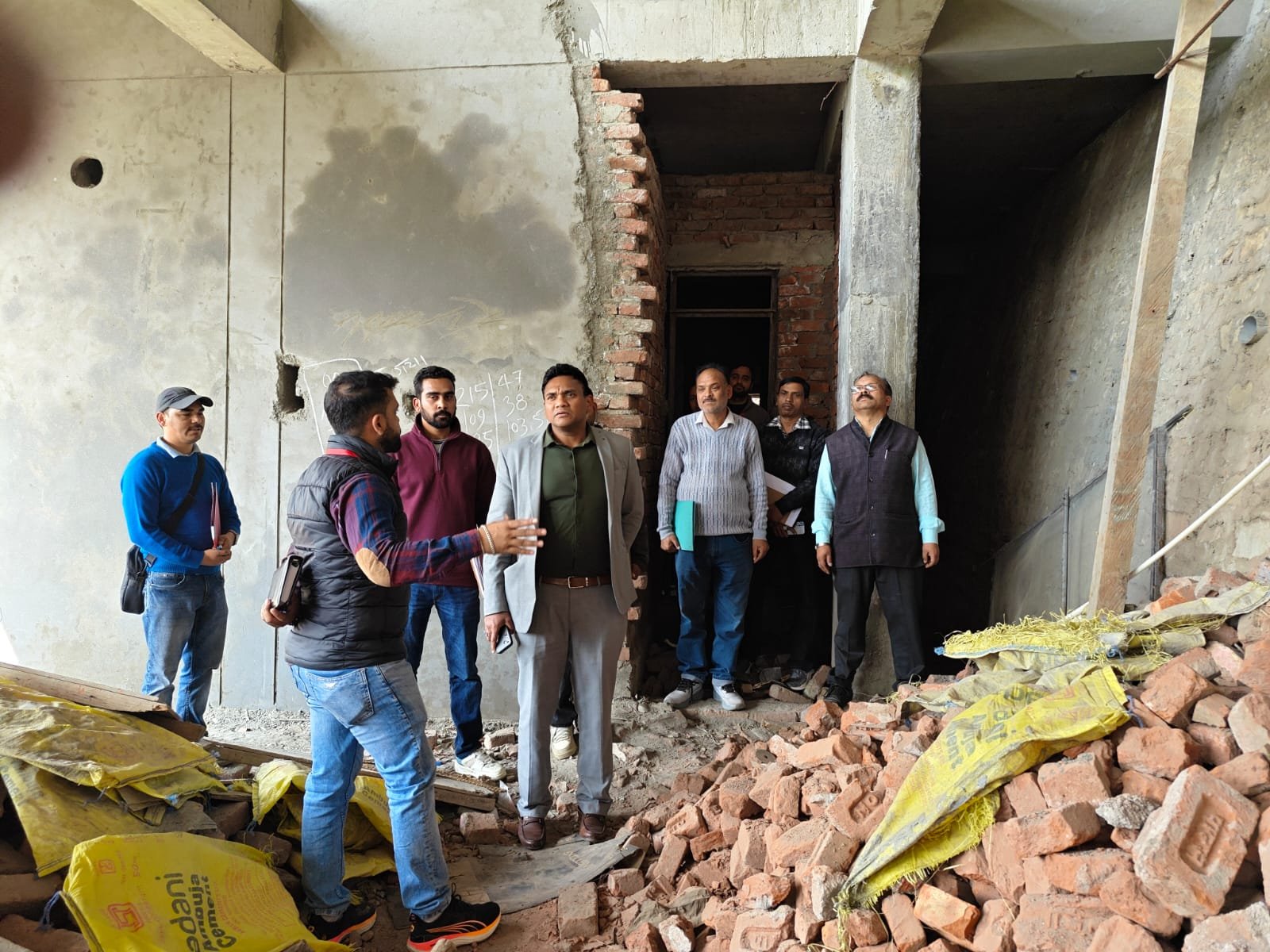 चारधाम यात्रा से पहले सरकार की तैयारी तेज, गौचर और कर्णप्रयाग में पार्किंग परियोजनाओं की समीक्षा