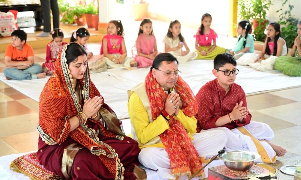 DEHRADUN NEWS: रामनवमी पर सीएम धामी ने सपरिवार किया कन्या पूजन, प्रदेश-वासियों को दी बधाई