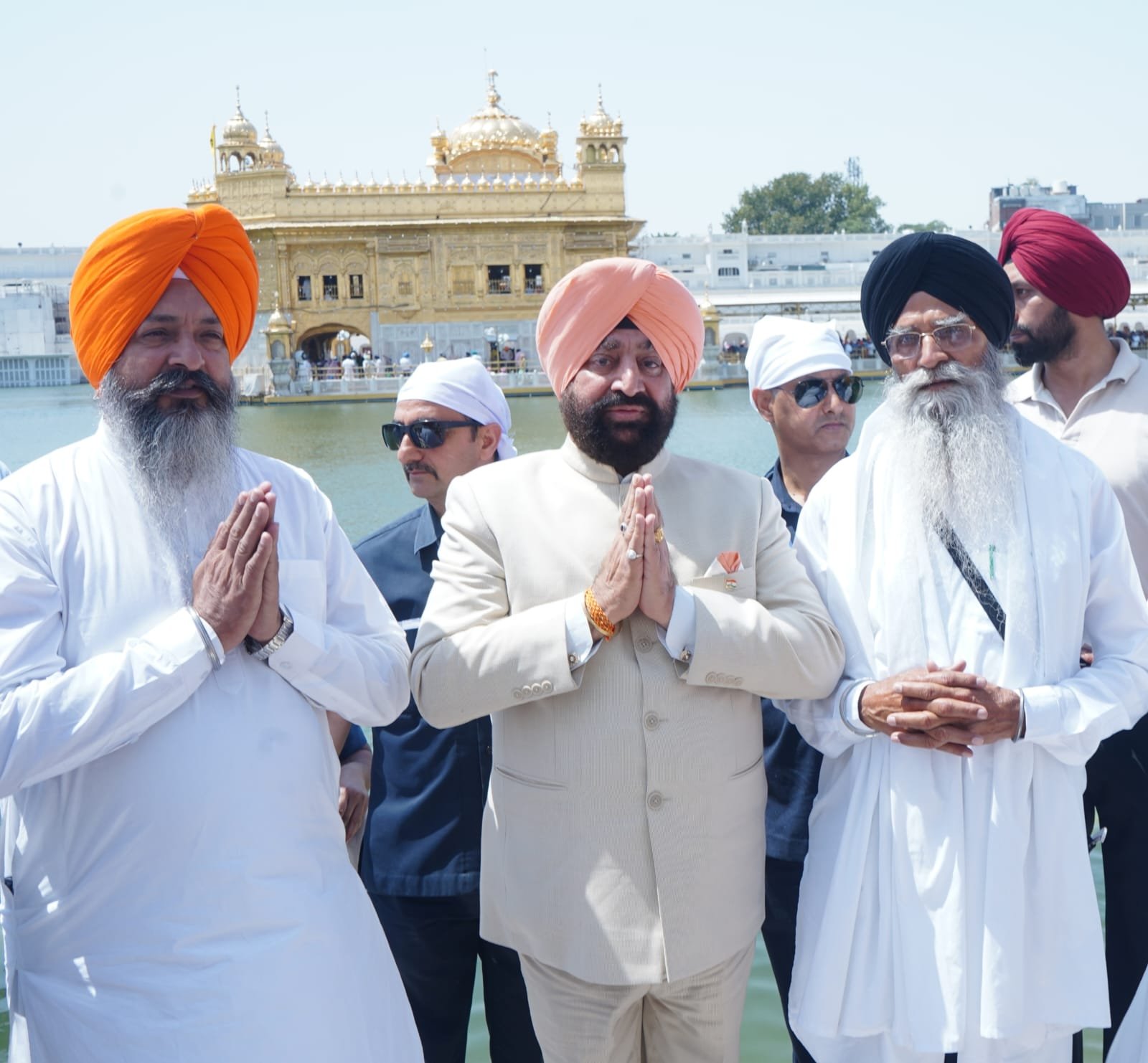 राज्यपाल गुरमीत सिंह ने हरमंदिर साहिब में मत्था टेका, देश-प्रदेश की खुशहाली के लिए की अरदास