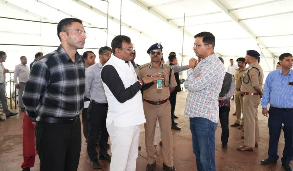 पीएम मोदी के दौरे को लेकर तैयारियां तेज, मुख्य सचिव और DGP ने कार्यक्रम स्थल का किया स्थलीय निरीक्षण