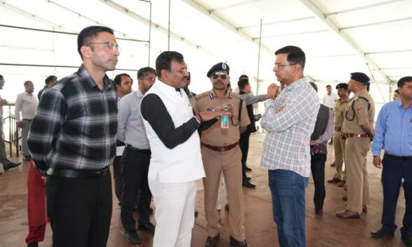 पीएम मोदी के दौरे को लेकर तैयारियां तेज, मुख्य सचिव और DGP ने कार्यक्रम स्थल का किया स्थलीय निरीक्षण