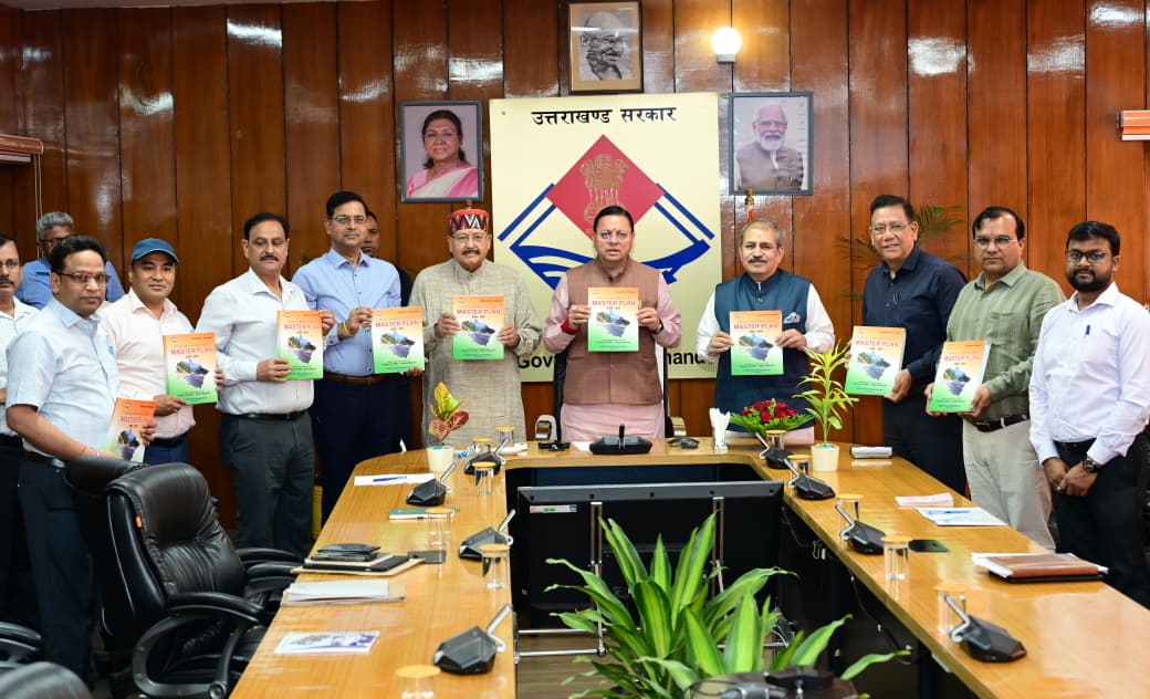 CM धामी ने किया लोक निर्माण विभाग की मास्टर प्लान पुस्तिका का विमोचन, कहा- विजन के साथ विकास हमारी प्राथमिकता