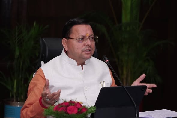मुख्यमंत्री धामी की सचिवालय में समीक्षा बैठक, पर्वतीय क्षेत्रों में स्वास्थ्य सुविधाएं मजबूत करने और चारधाम यात्रा तैयारियों के निर्देश