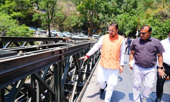 सीएम धामी ने मसूरी रोड स्थित निर्माणाधीन पुल का किया निरीक्षण, कार्य निर्धारित समयसीमा के भीतर पूरा करने के निर्देश