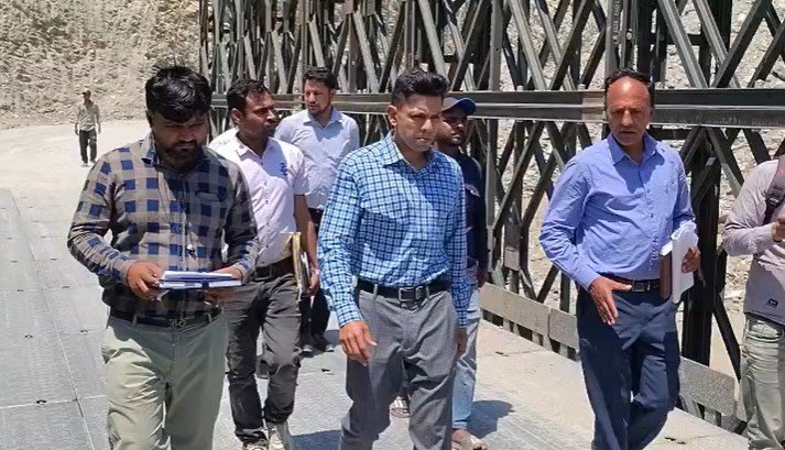 क्वारब में स्लाइड जोन सुधारीकरण के कार्यों का DM ने किया निरीक्षण, अधिकारियों को दिए निर्देश