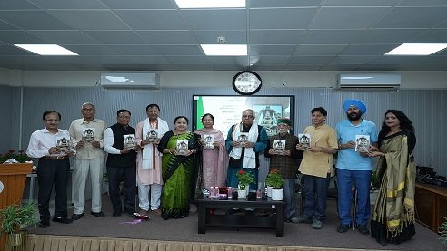 उत्कर्ष से अपकर्ष तक” पुस्तक का लोकार्पण, इतिहास के वैभव और पतन की गाथा पर हुई चर्चा