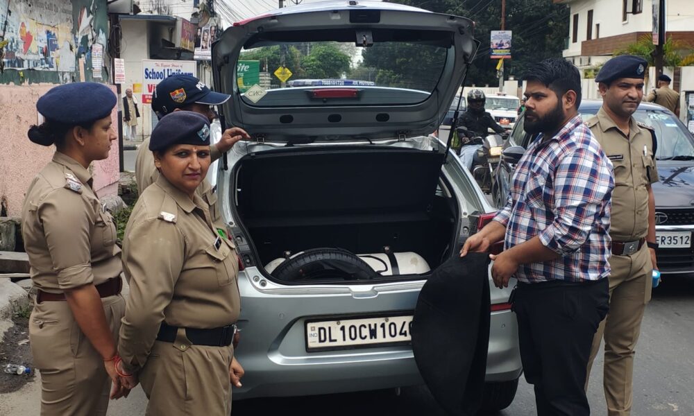 दून पुलिस की नई पहल, सुबह-सुबह सड़कों पर उतरी टीमें, लोगों को दिलाया सुरक्षा का भरोसा