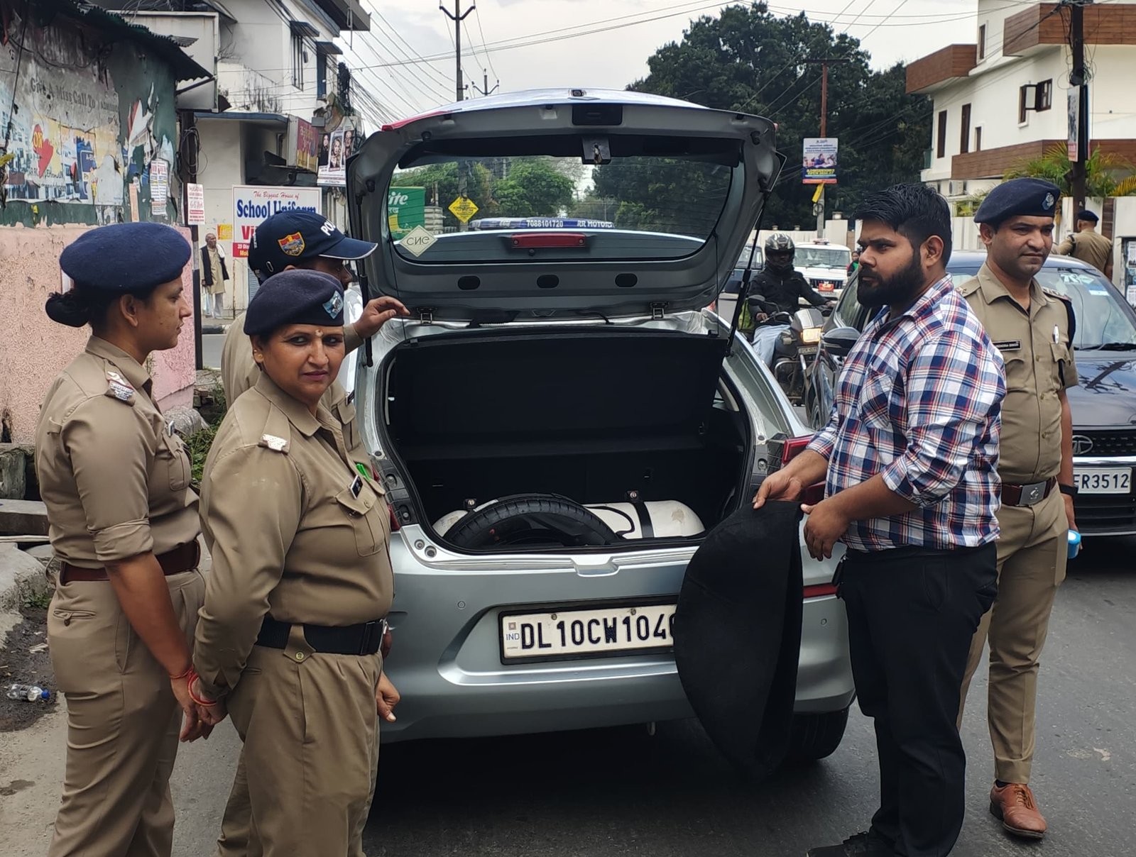 दून पुलिस की नई पहल, सुबह-सुबह सड़कों पर उतरी टीमें, लोगों को दिलाया सुरक्षा का भरोसा