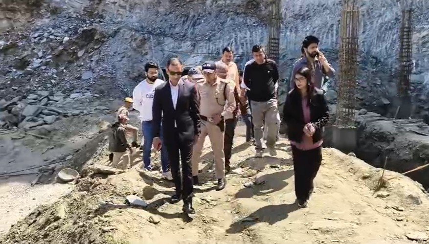 कनालीछीना तहसील निरीक्षण में लापरवाही उजागर, अधूरी एप्रोच रोड व पार्किंग पर DM ने जताई नाराजगी