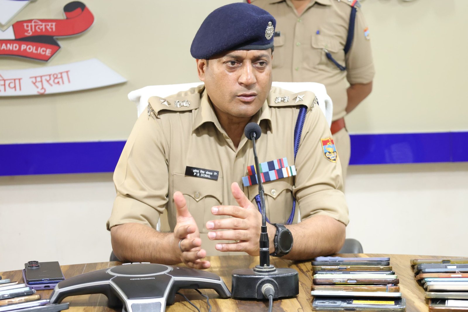 70 लाख के मोबाइल रिकवर, मालिकों को सौंपे